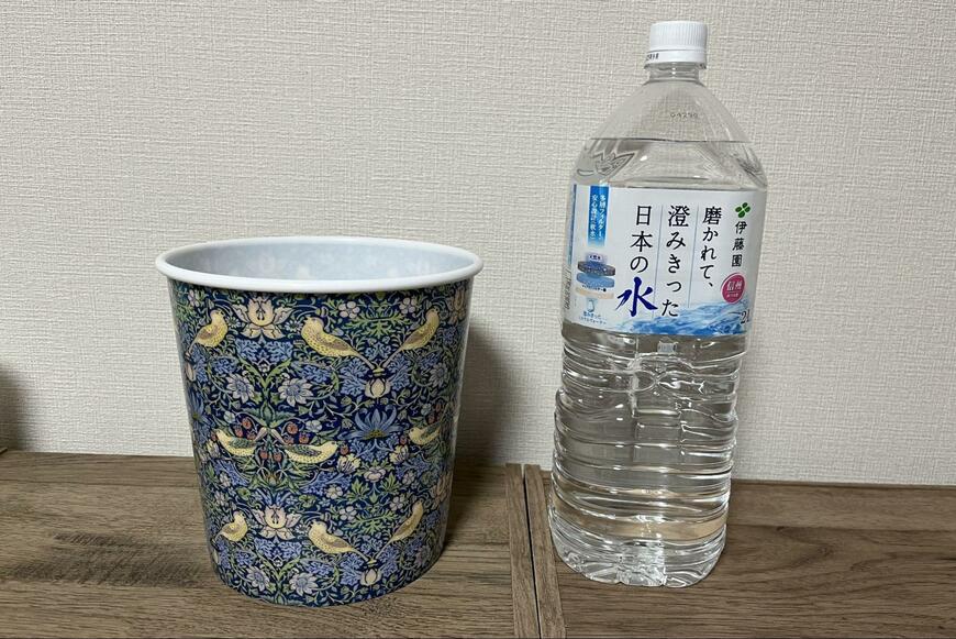 セリア、ウィリアム・モリスデザインのダストボックス商品画像、サイズ比較