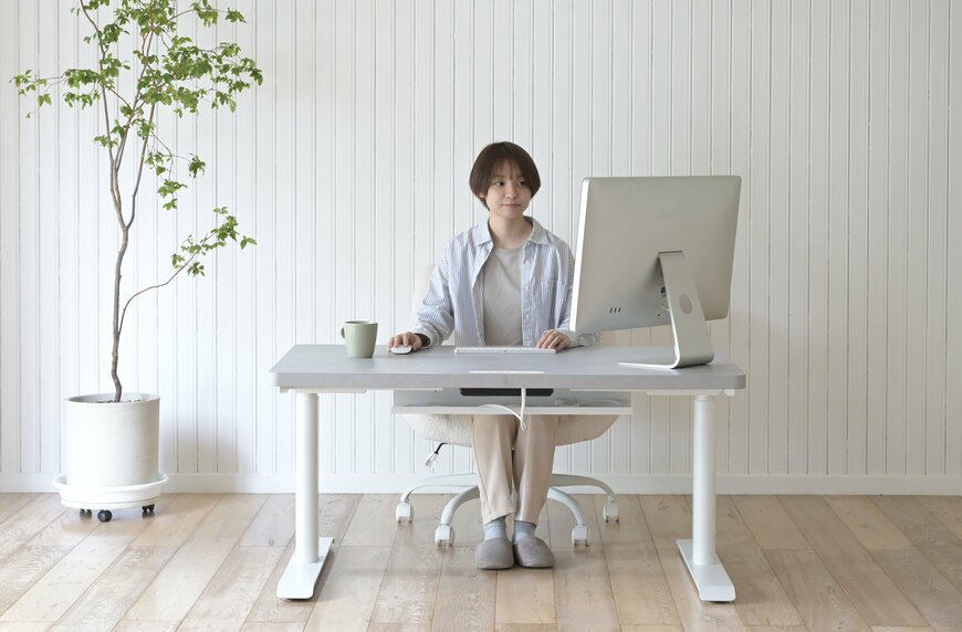 電動昇降デスクの写真