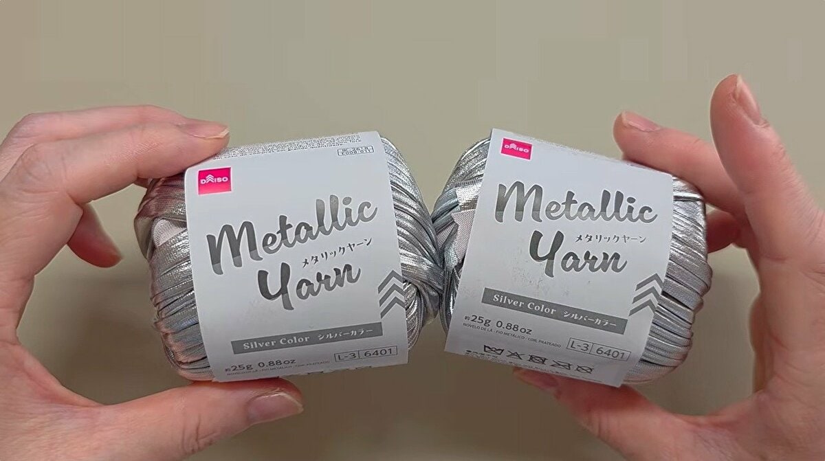 ダイソーの「あみつけネット」でおしゃれなミニバッグが完成。メタリックヤーンで作る立体小物のアイデア