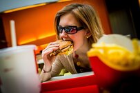 日本は物価が安すぎるのか、それとも円が安過ぎるのか〜ビックマック指数から考える