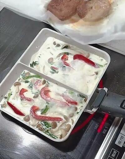 クリームソースがハンバーグに絡められていく
