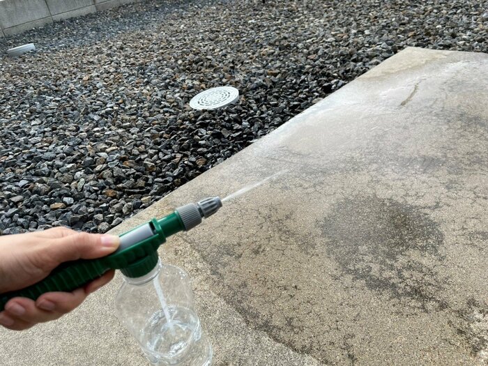 加圧式霧吹きを噴射