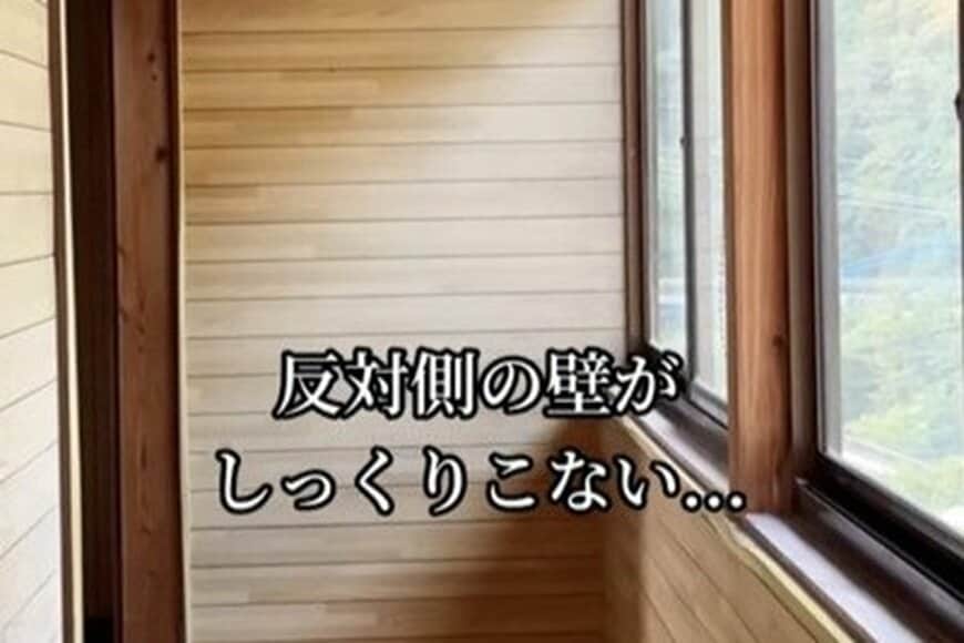 【築32年空き家DIY】素朴すぎる木造の茶色い壁→「漆喰風の真っ白な明るい壁」に大変身