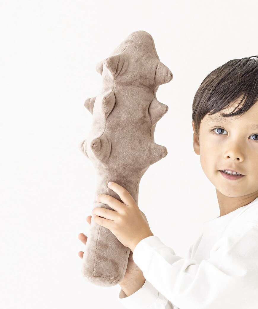 軽くてふわふわ！鬼の棍棒。子どもが持ったときのサイズ感をチェック（出所：3COINS公式 鬼のこん棒）