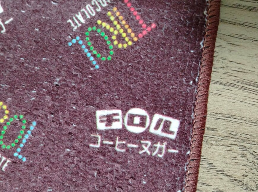 筆者撮影（セリア、チロルチョコ マイクロファイバーハンカチ）