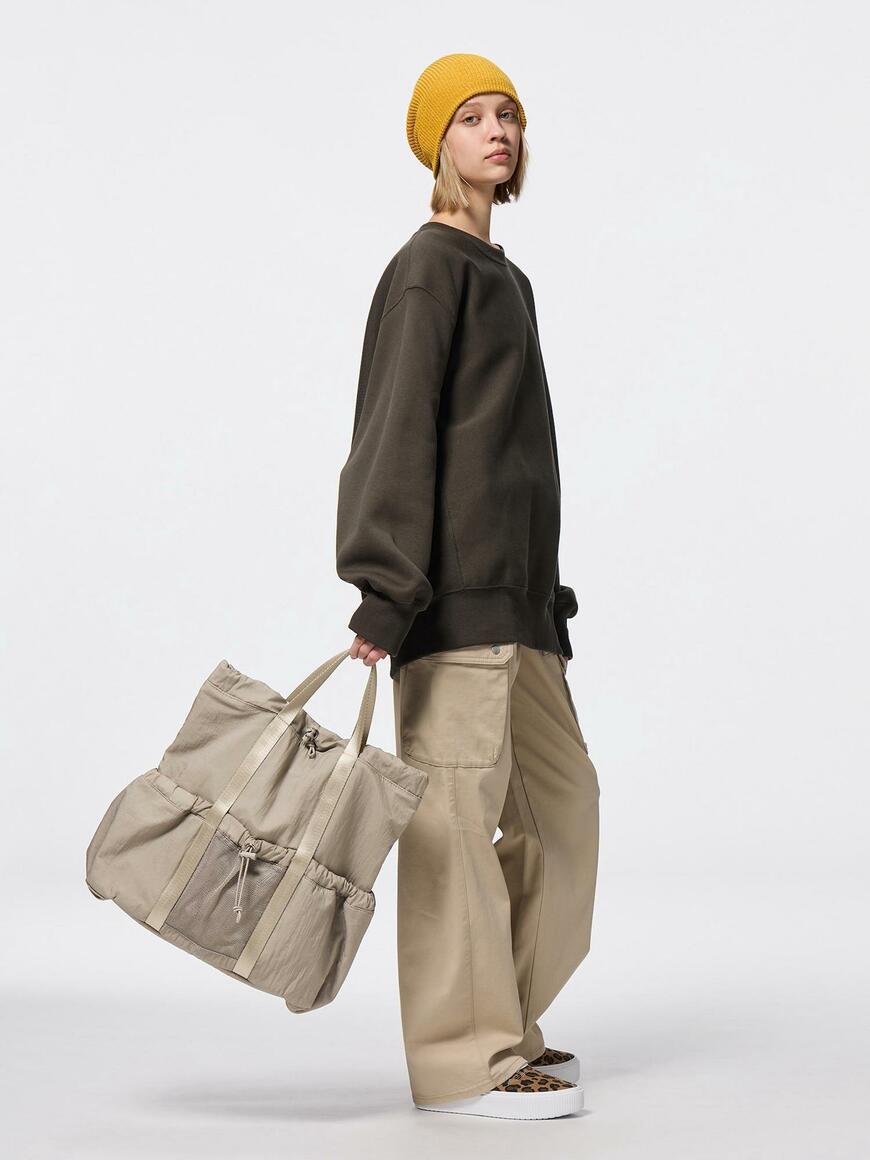 出所：GU公式 ナイロン2WAYトートバッグ