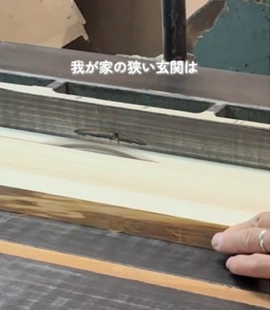 自宅の狭い〈玄関〉を夫が本格DIY！すっきり収納できる〈おしゃれコートハンガー〉を「作っちゃうのすごい」と話題