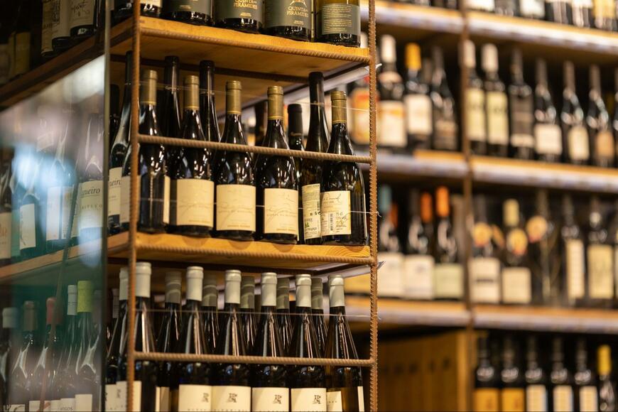 自宅のワインセラーで14年寝かした赤ワイン コルクに現れた「謎の物体」に思わず目を疑う