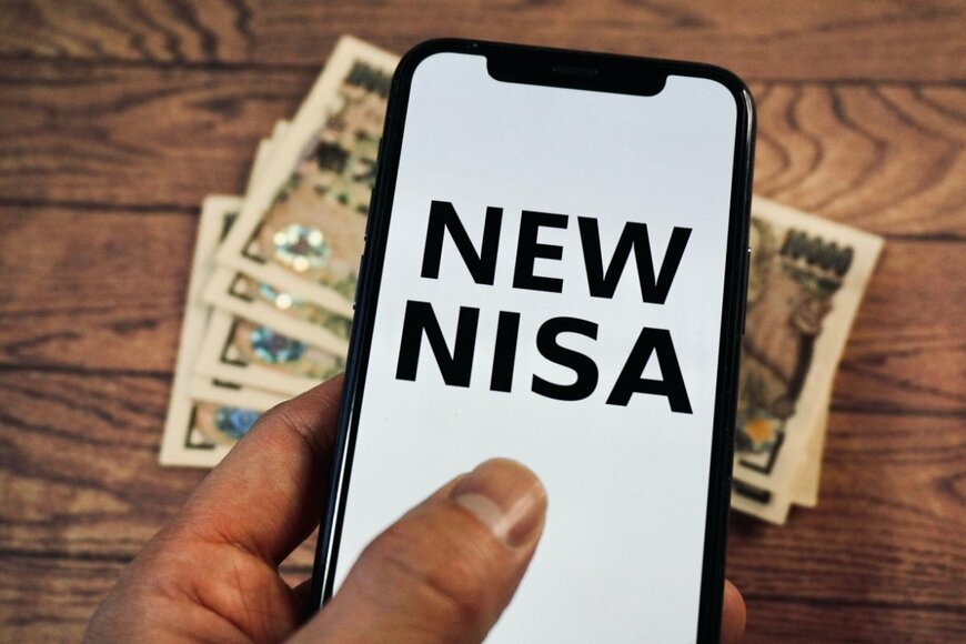 【新NISA】つみたて投資枠が年120万円に拡大へ「つみたてNISA」との違いは？「月5万円・月10万円」の積立投資もシミュレーション