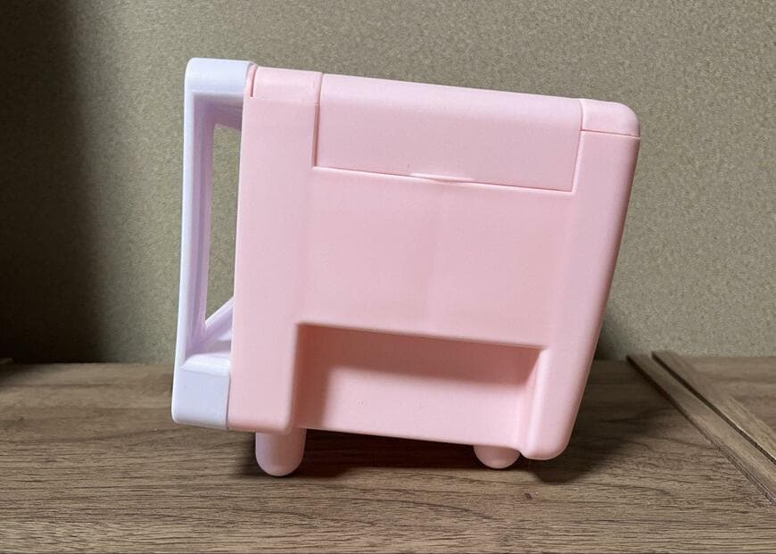 ダイソー、テレビ型スマホスタンド(ティッシュボックス、ペン立て付)画像