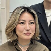 「外国人になりたい」女性が白髪ぼかしバレイヤージュで明るくイメージチェンジ