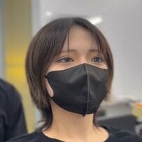 「メンズすぎない中性的なウルフ」希望の女性が「前髪あり」のヘアスタイルで大胆イメチェンした姿が話題