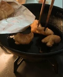 【鶏もも甘辛弁当】ピックやお花型の副菜で遊び心いっぱい！お母さんの愛情あふれるほっこり弁当が話題