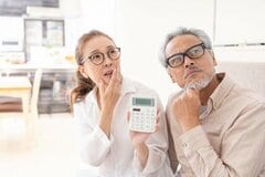 【後期高齢者】75歳を境に何が変わる？年金「手取り額」の落とし穴と毎年8月に見直される「後期高齢者医療」の負担割合
