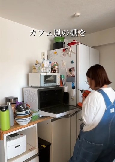 変身前の食器棚を作る壁