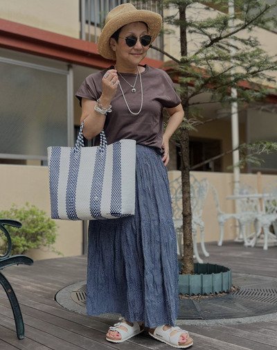 GUのフレンチスリーブにUNIQLOのブルーのロングスカートを合わせた夏コーデ