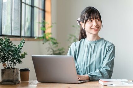【国民年金】2026年10月から「子どもが1歳になるまで」保険料が免除に！保険料「月1万7920円」2年分の前納で口座振替「1万7370円」の割引に。