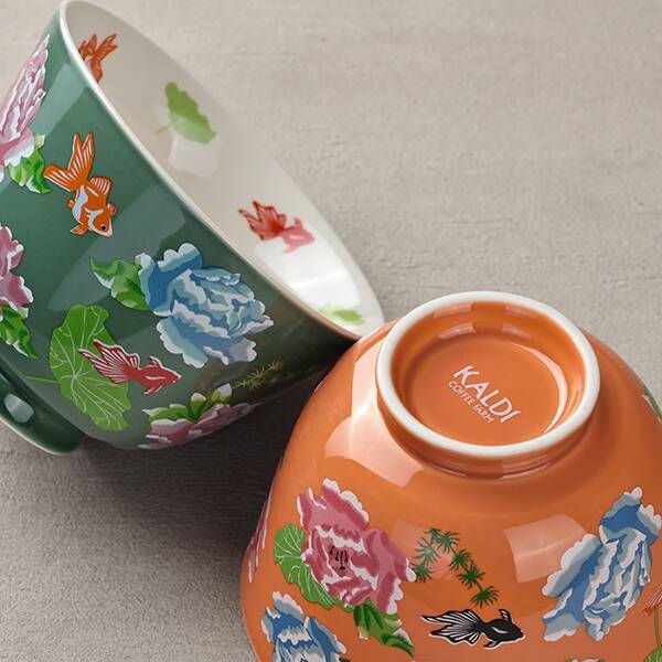 魚をあしらったオリジナルデザインのどんぶりとれんげのセット