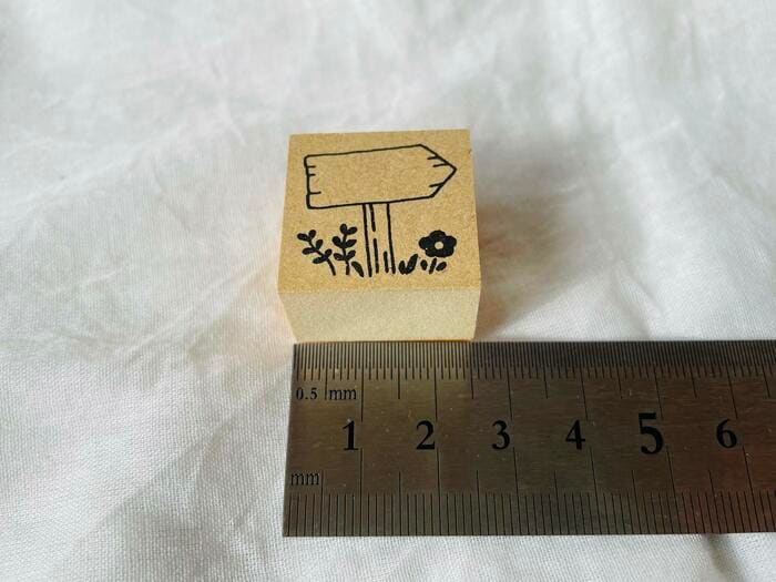 大きさは2.5cmの正方形