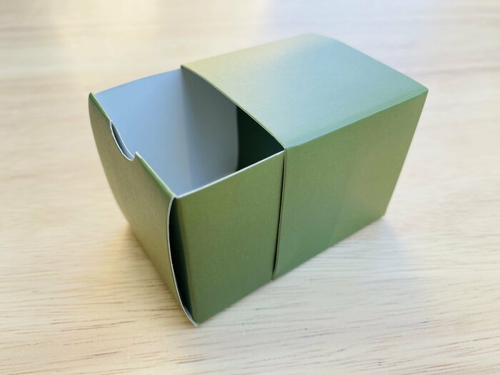 手のひらサイズのかわいいコロンとしたボックスが完成!