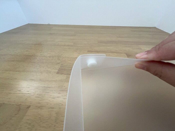 折り目とスナップボタンがあるので組み立ては簡単