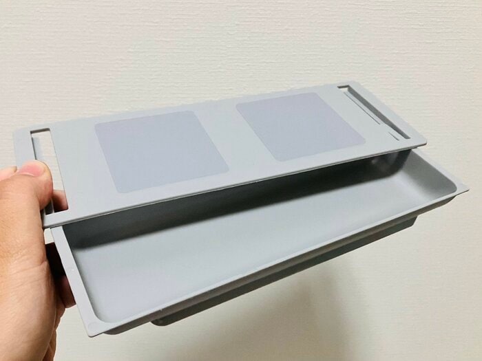 手に取ってみるとかなりコンパクトな印象