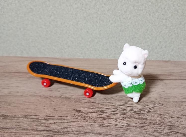 出所：筆者撮影（セリア、スケートボードキーホルダー）