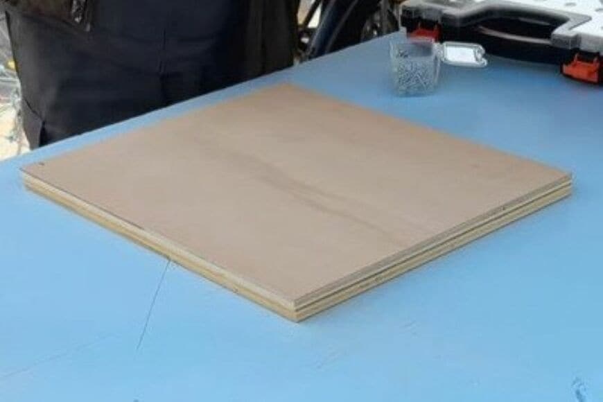 「木材とアルミアングル」で…木材などを簡単に切れる機能的な〈スライド丸鋸〉をDIY　「いいですね」「頭いい」