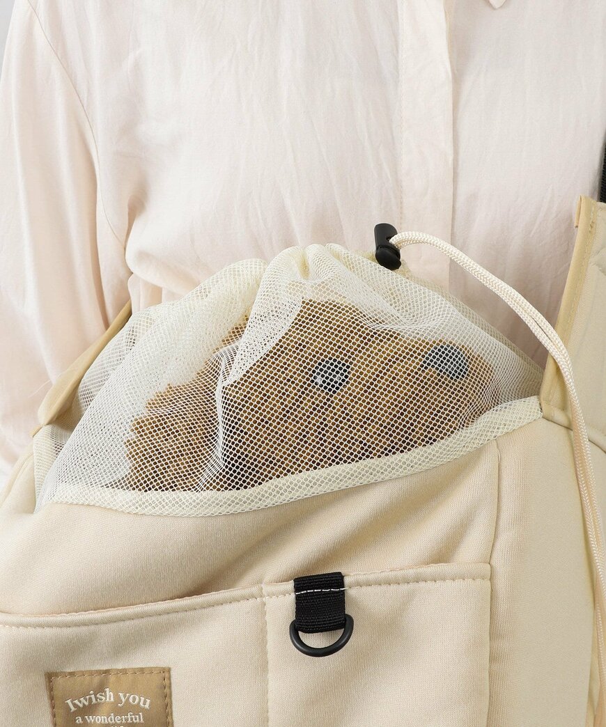 出所：3COINS公式　肩がけキャリーバッグ