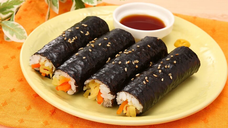 出所：ローソンストア100「根強いブーム！トレンドの韓国グルメが大集合！ ローソンストア100の「韓国フェア」8月21日(水)からスタート！ ピリ辛フードで暑さを吹き飛ばそう」