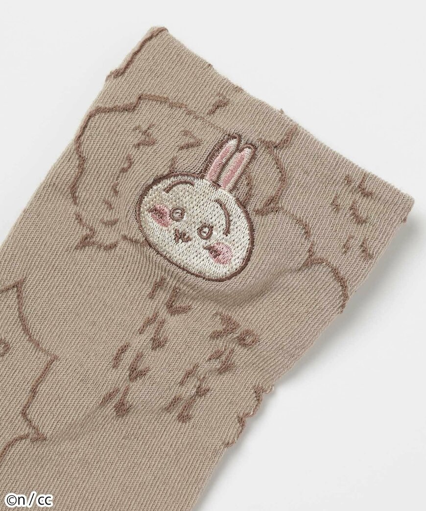 出所:ハニーズ公式 ちいかわ/刺繍ソックス
