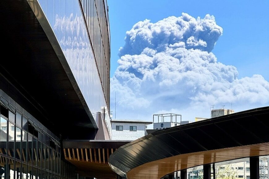 鹿児島県民にとっては日常らしい…　「桜島噴火」に全く動じない人々の様子に「す、すごい…」