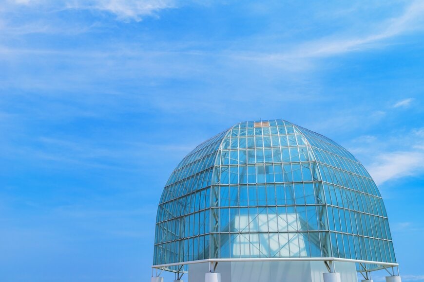 ガラスドームが特徴的な「葛西臨海水族園」