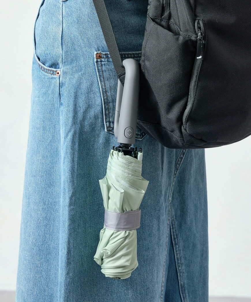 3COINS公式　持ち手カラビナ自動開閉折りたたみ傘　画像