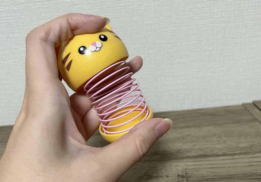 ダイソー、ゆらゆら動物置物(ねこ)画像