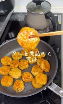 【のり弁】よく食べる男子3人のお弁当作り　縦に置いた箱に「鶏つくね3個とチキンカツ」がドンと並ぶ