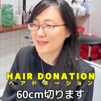 「4年ぶりですね」ヘアドネーションで60cmの髪をカットした女性　フェミニンな仕上がりに笑顔！