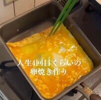男子高校生が作る！人生4回目の卵焼きを入れた【おにぎり弁当】が話題