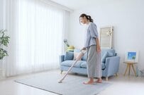 「会社員と専業主婦の年金」見直しなるか。現行の「第3号被保険者」の問題点とは