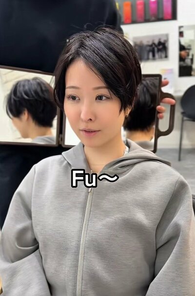 宝塚の男役風シャープなショートに