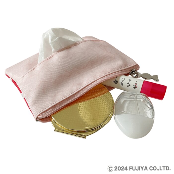 小さなコスメやちょっとした小物を収納するのにぴったりのポーチ