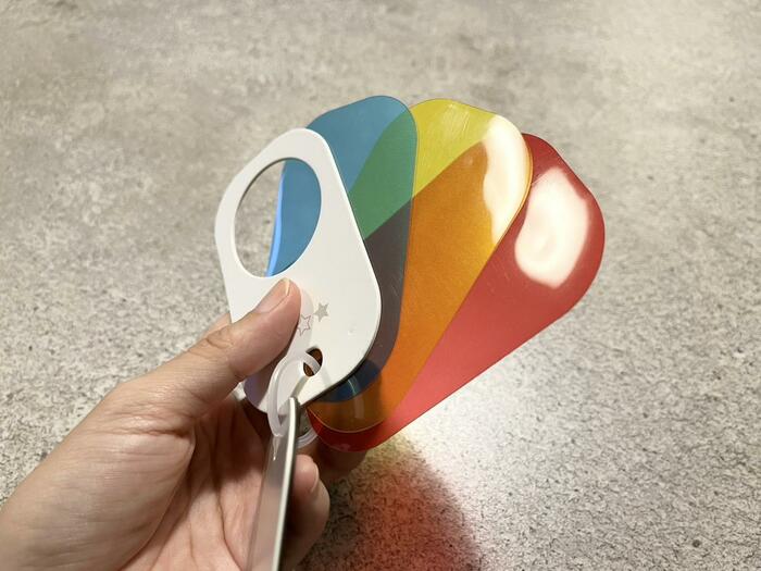 サイズ感は片手に収まる大きさで持ちやすいです