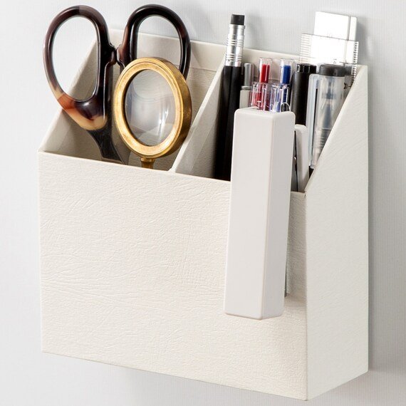 冷蔵庫やマグネットボードへ磁石でかんたんに取り付けられるペンスタンド