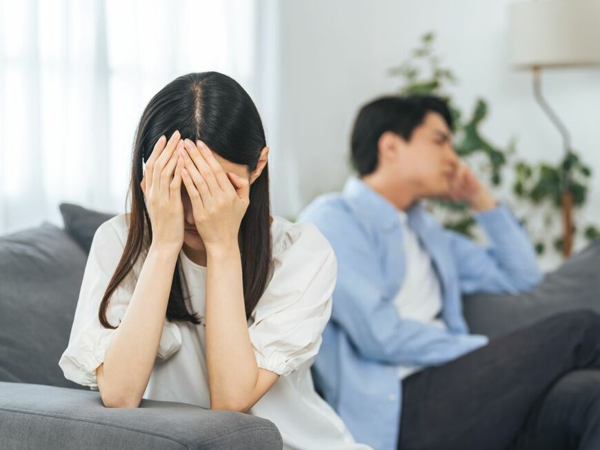 結婚前に「お金の話」を避けた夫婦が直面する課題。年齢階級別収入と「支出ピーク」の現実的なギャップとは