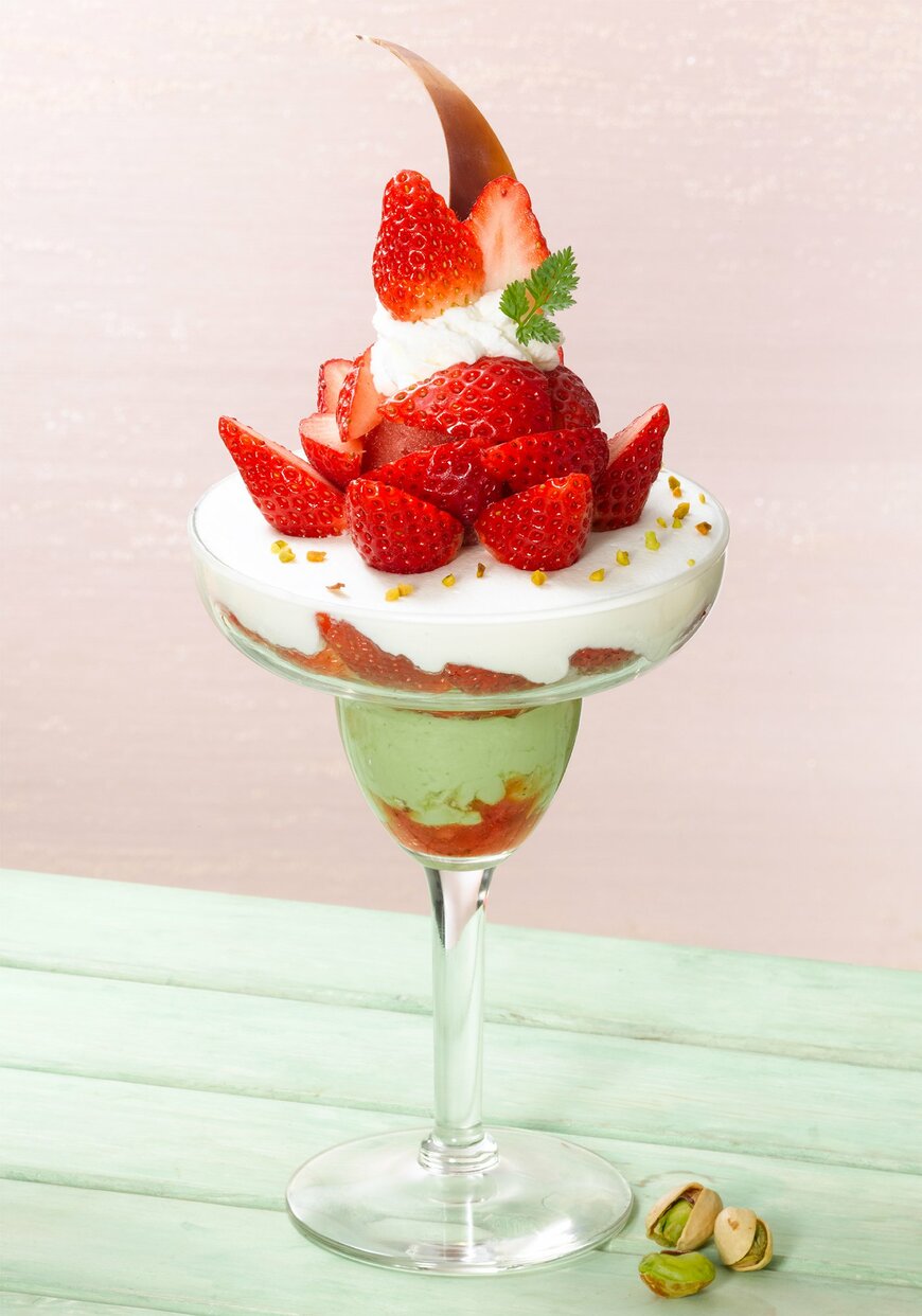 出所：ロイヤルホールディングス株式会社「人気の苺デザートにピスタチオを添えた、彩り豊かなパフェが登場！『苺～Sweet Strawberry 2nd season～』～2024年3月13日（水）より全国のロイヤルホストで販売開始～」