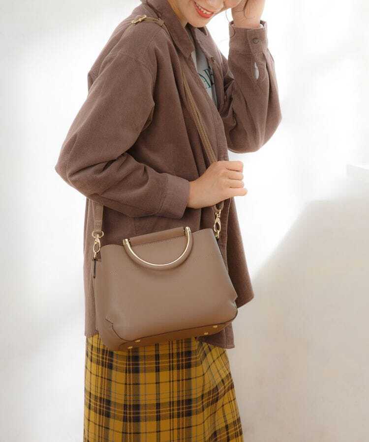 出所：ハニーズ公式通販サイト 金具使いハンドBag