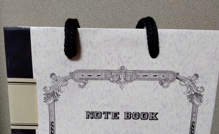 筆者撮影（ダイソー、ペーパーバッグ（ツバメノート柄））