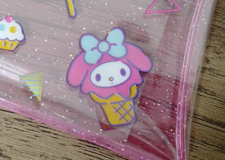 筆者撮影（セリア、32634ラメポーチM/X ファンシー）