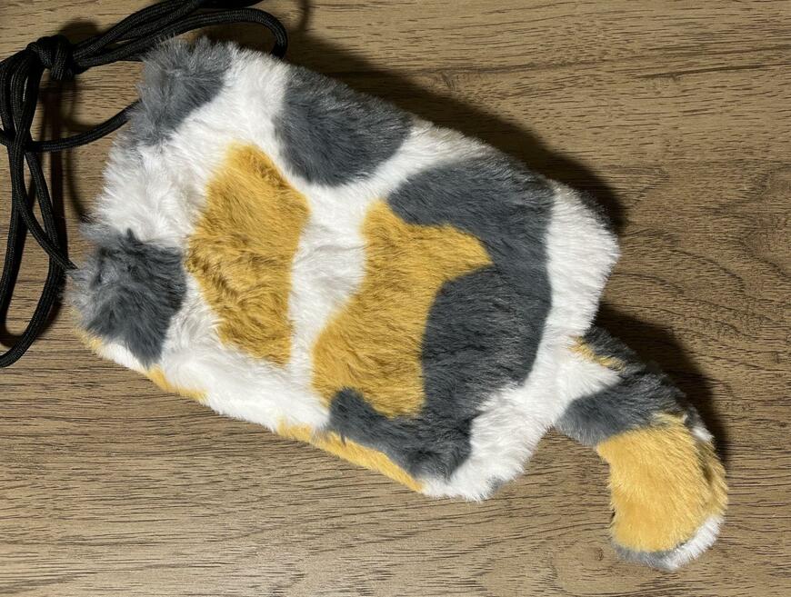 ダイソー、 猫しっぽ付ショルダーポーチ画像