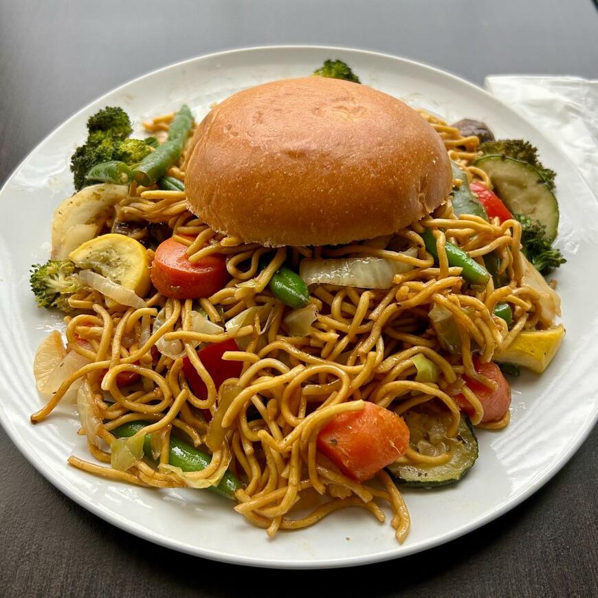 アメリカの飲食店で注文した「焼きそばパン」